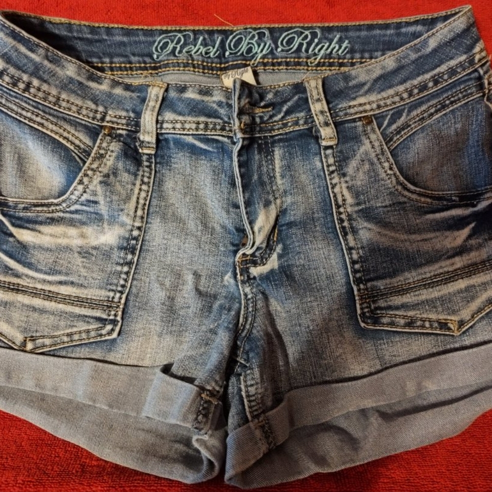 Rebel by right women's shorts size 7